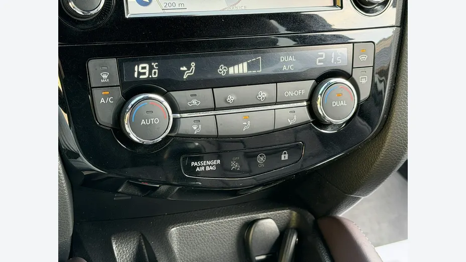 NISSAN Qashqai -