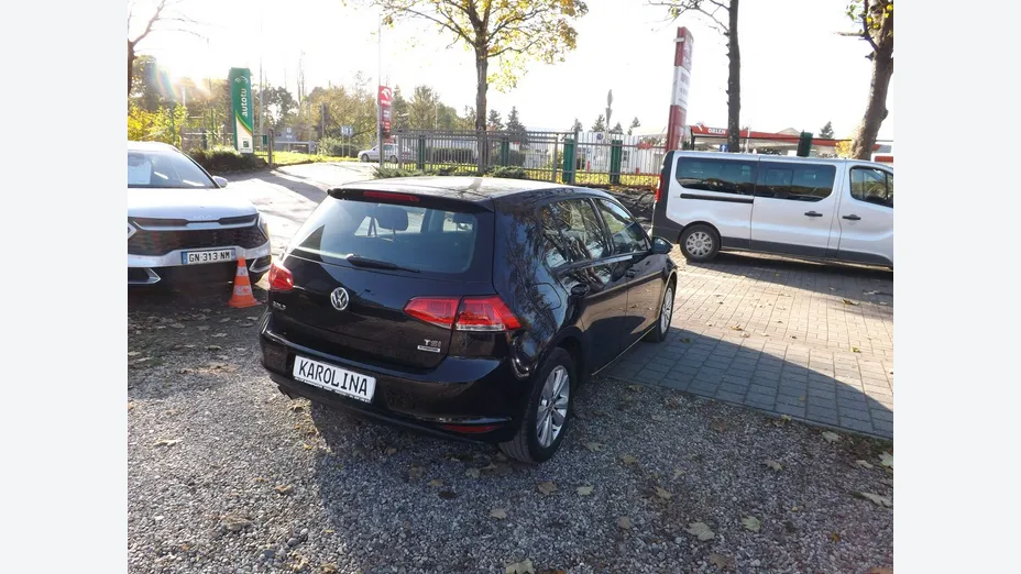 VOLKSWAGEN Golf -