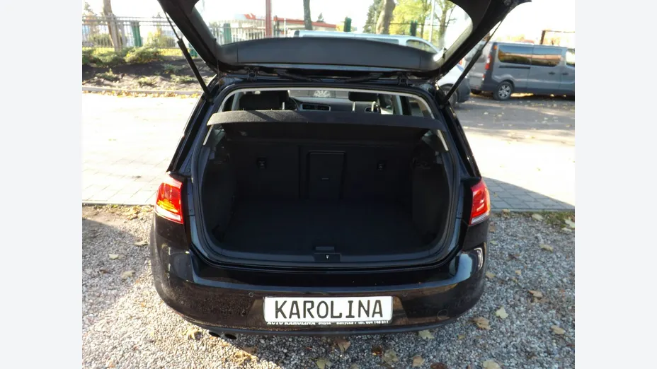 VOLKSWAGEN Golf -
