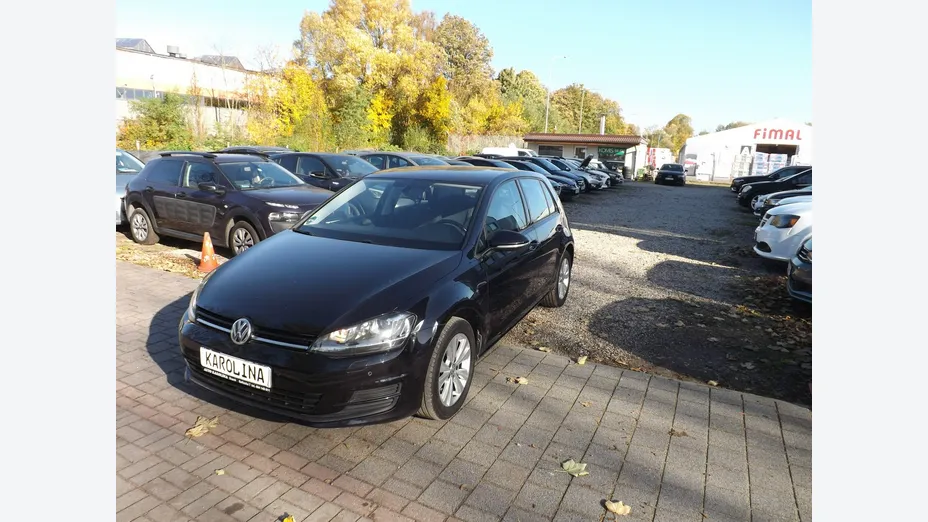 VOLKSWAGEN Golf -