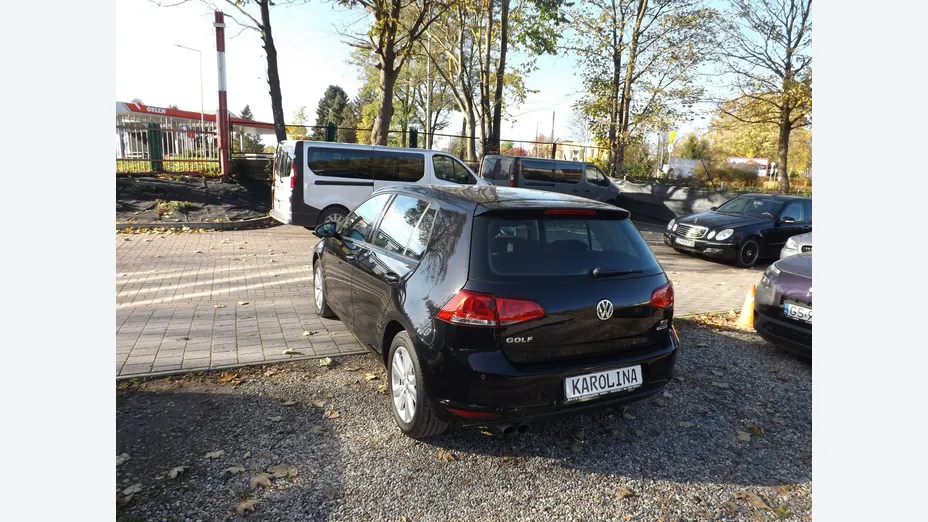 VOLKSWAGEN Golf -