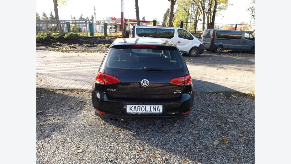 VOLKSWAGEN Golf -
