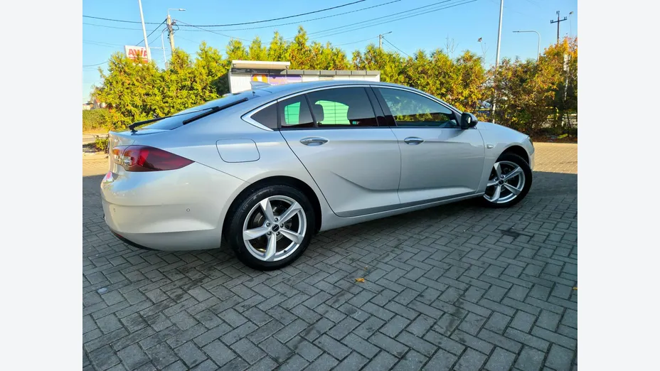 OPEL Insignia -