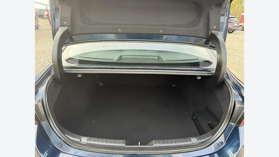MAZDA 3 -