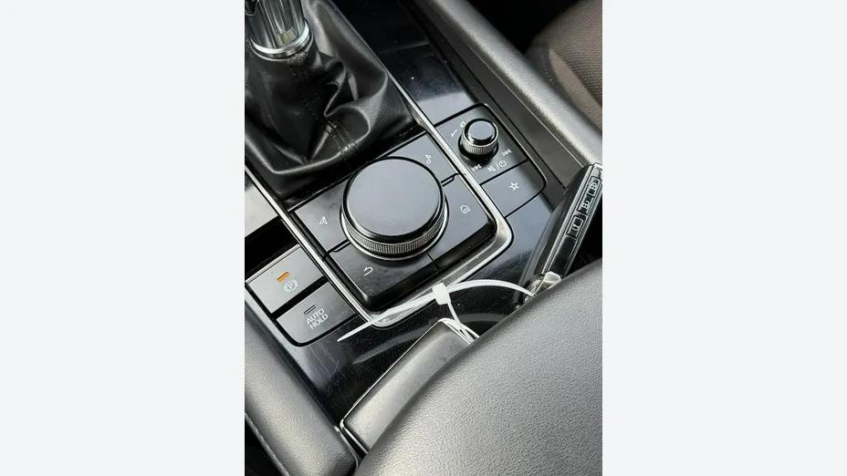 MAZDA 3 -
