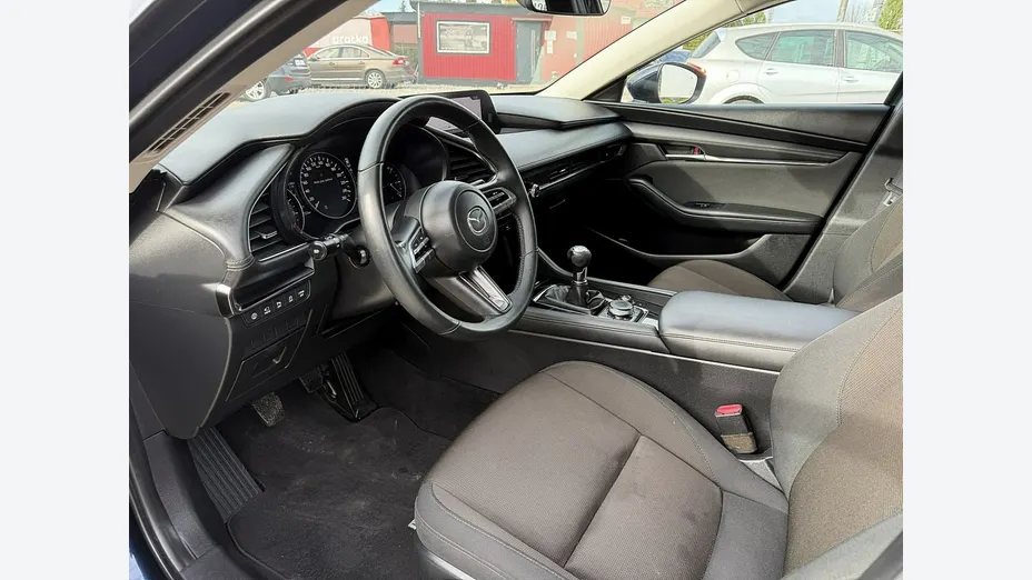 MAZDA 3 -