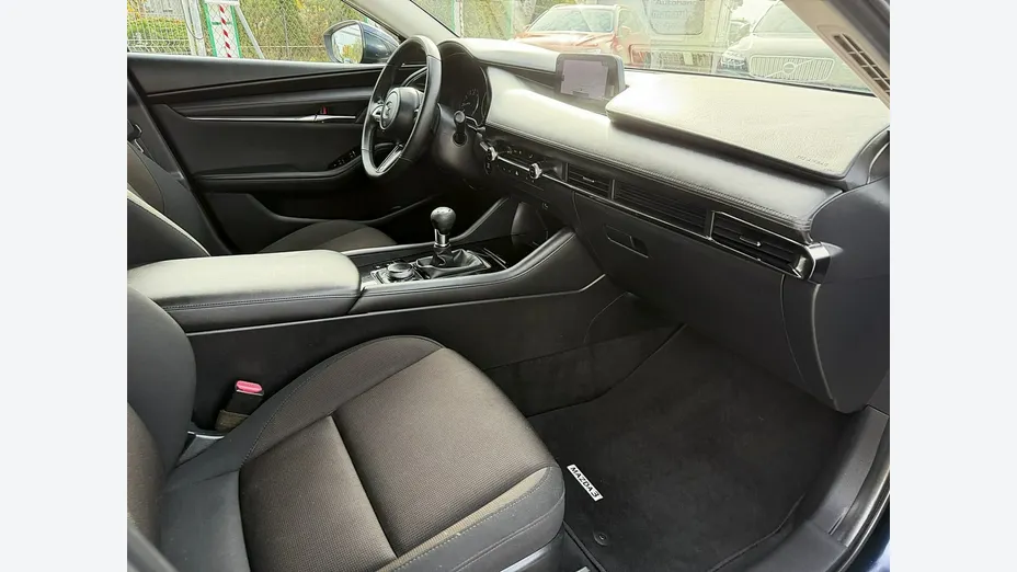 MAZDA 3 -