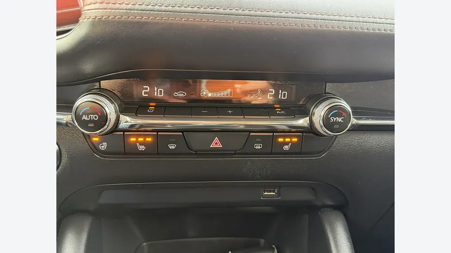 MAZDA 3 -