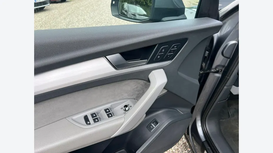AUDI Q5 -