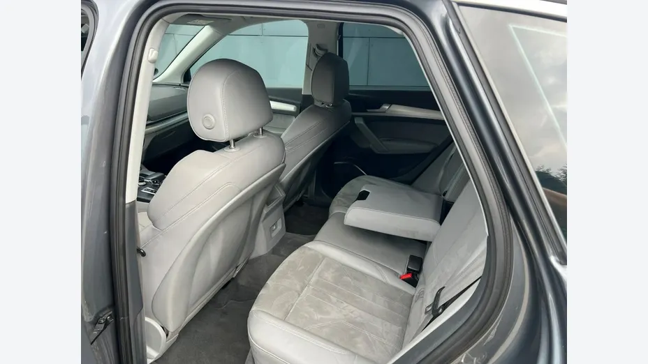 AUDI Q5 -