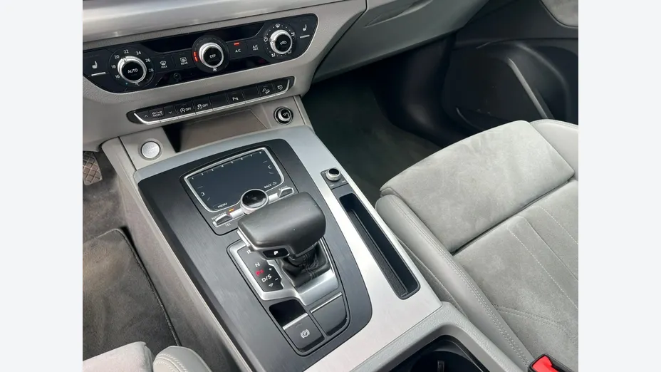 AUDI Q5 -