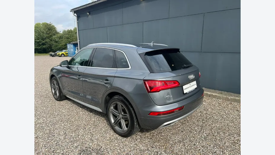AUDI Q5 -