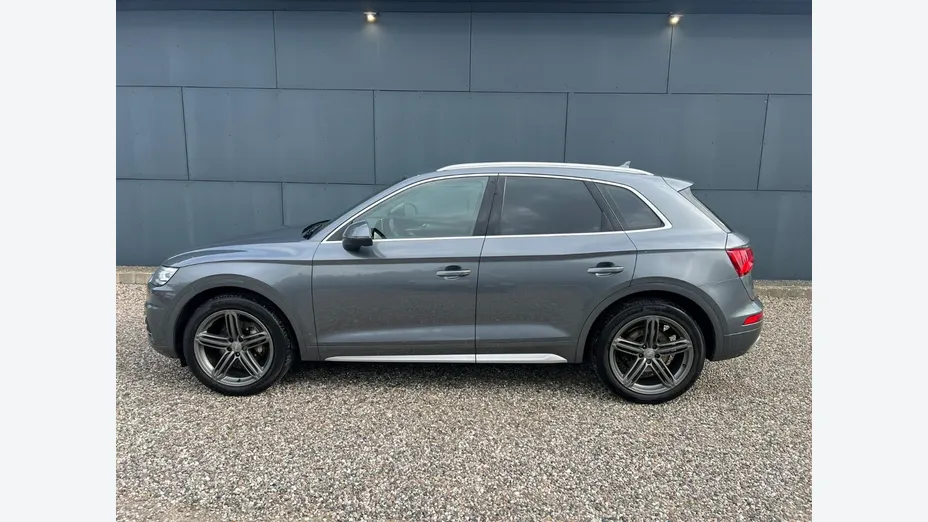 AUDI Q5 -