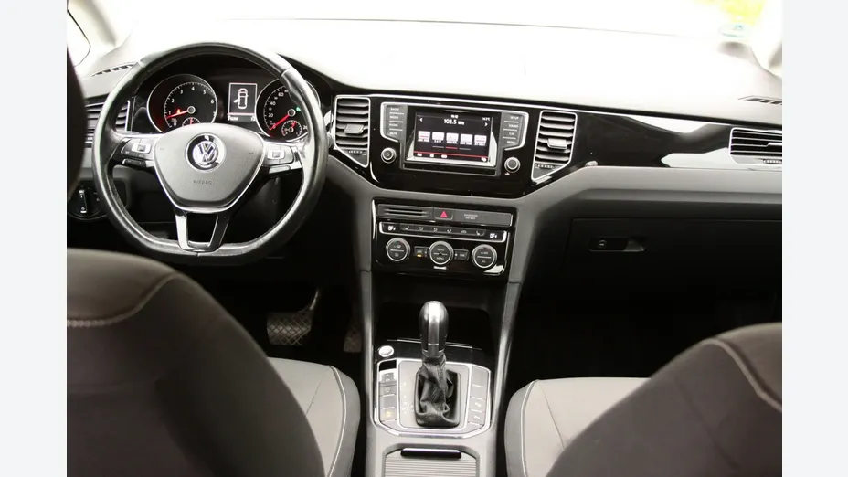 VOLKSWAGEN Golf Sportsvan -