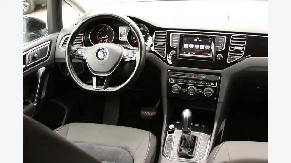 VOLKSWAGEN Golf Sportsvan -
