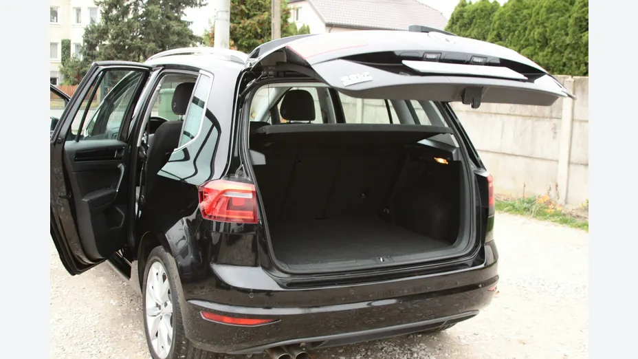 VOLKSWAGEN Golf Sportsvan -