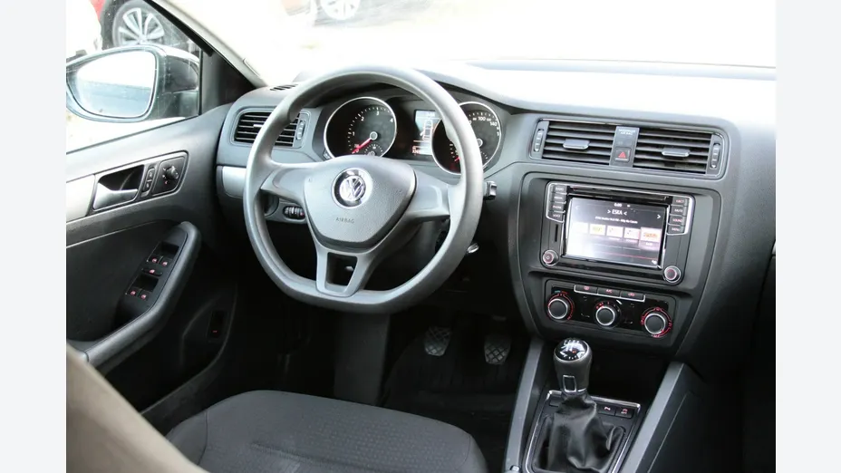 VOLKSWAGEN Jetta -