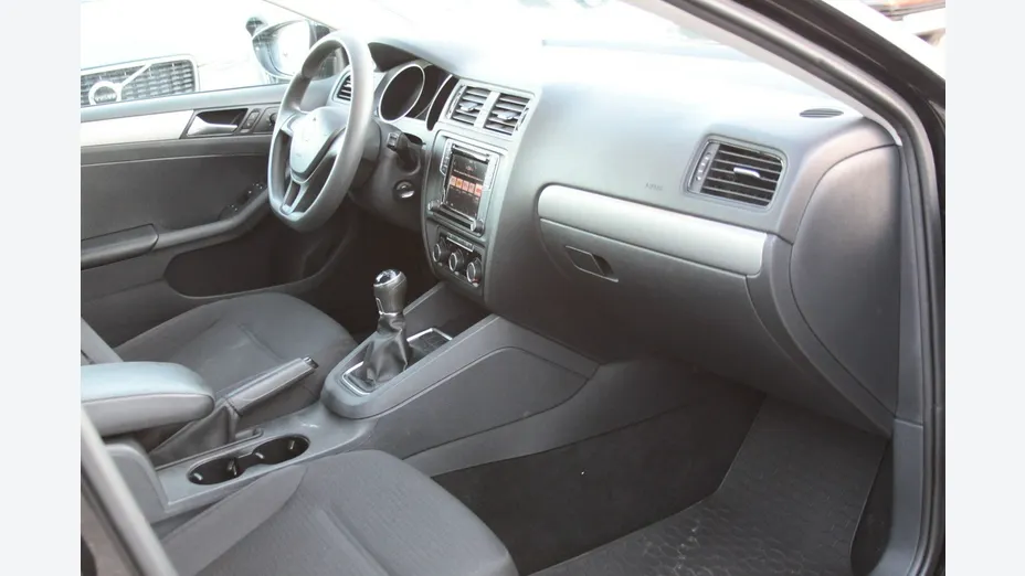 VOLKSWAGEN Jetta -