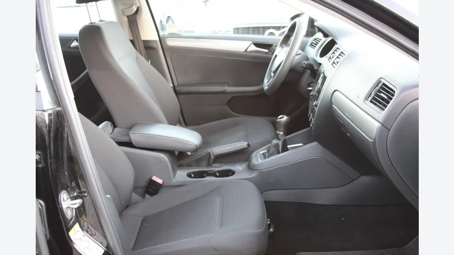 VOLKSWAGEN Jetta -