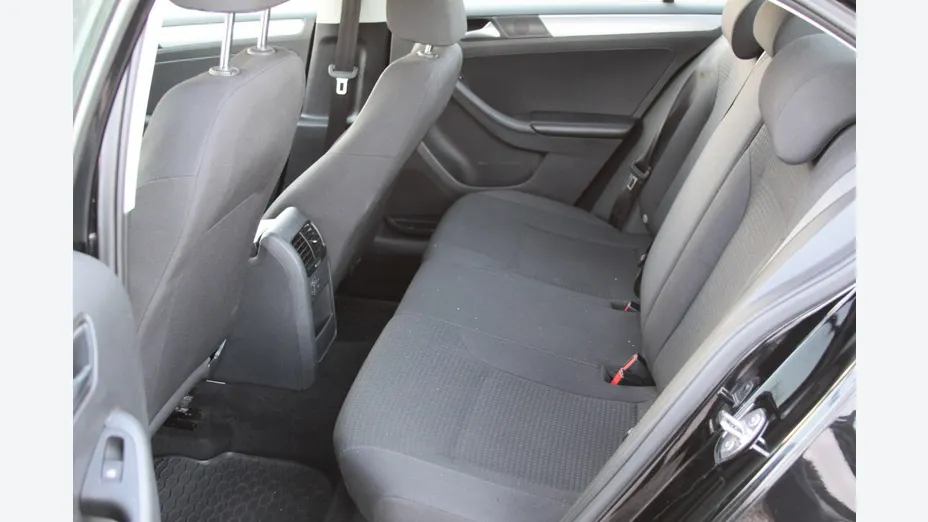 VOLKSWAGEN Jetta -