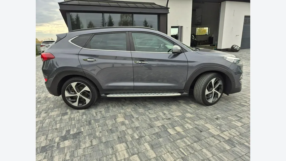 HYUNDAI Tucson -