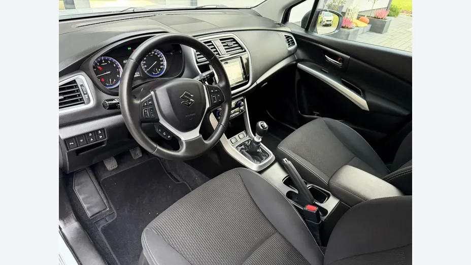 SUZUKI S-Cross -