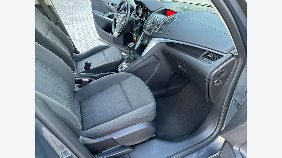 OPEL Zafira -