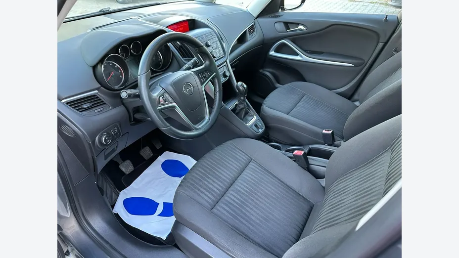 OPEL Zafira -