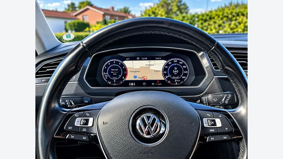 VOLKSWAGEN Tiguan -