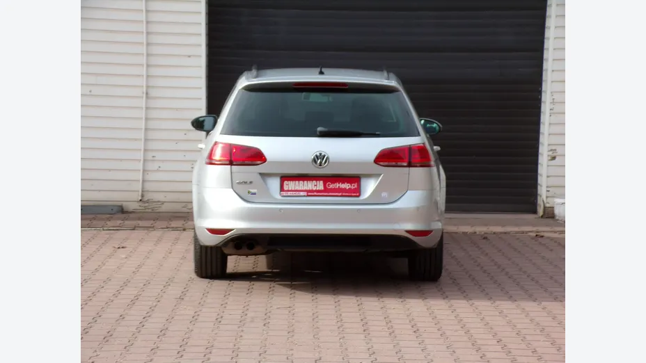 VOLKSWAGEN Golf -