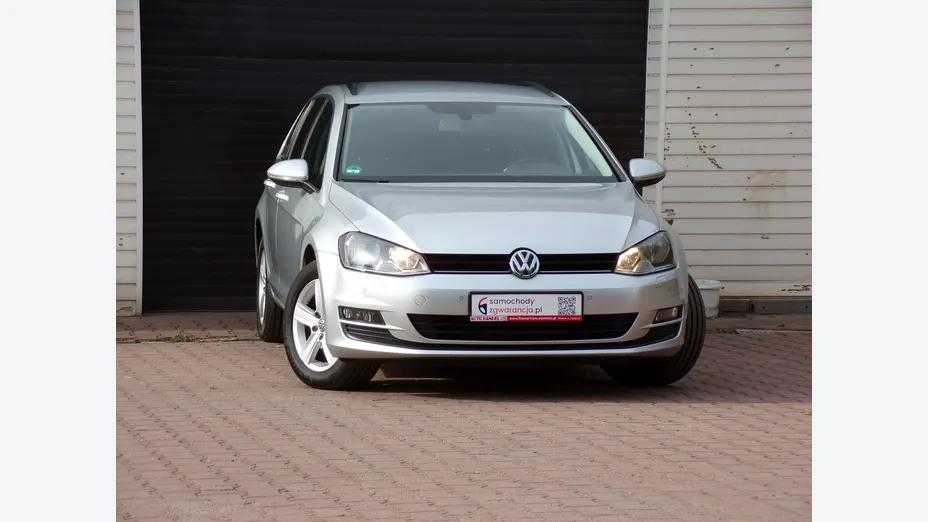 VOLKSWAGEN Golf -