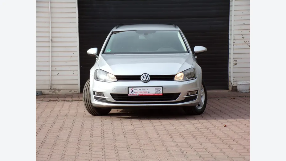 VOLKSWAGEN Golf -