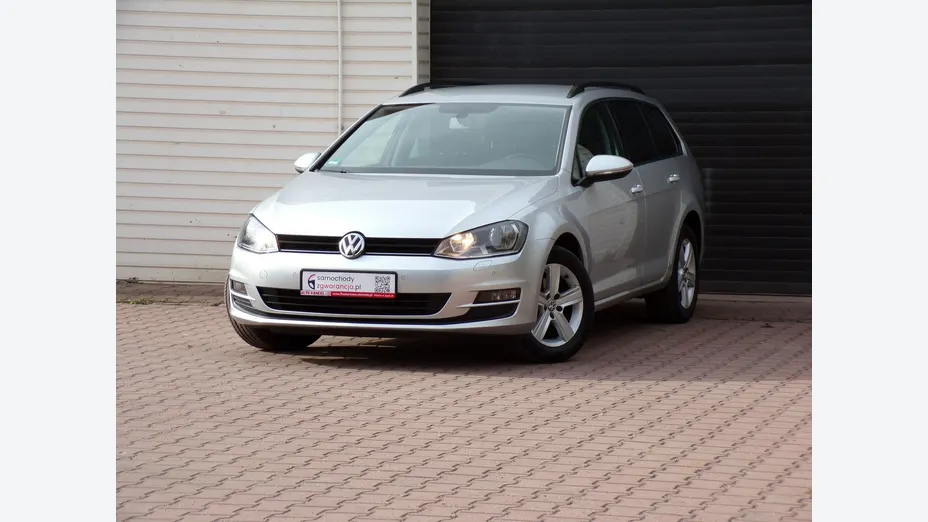 VOLKSWAGEN Golf -