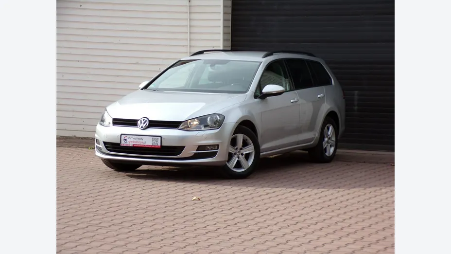 VOLKSWAGEN Golf -