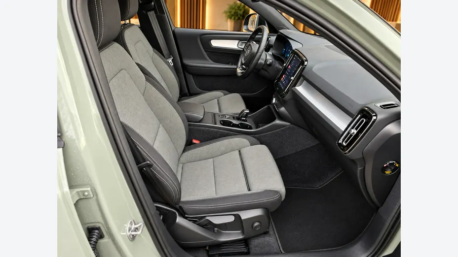 VOLVO XC40 -