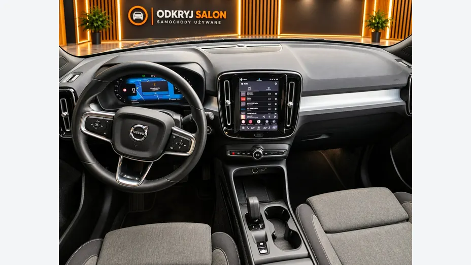VOLVO XC40 -