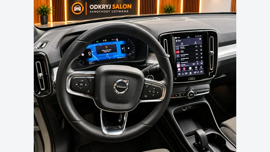 VOLVO XC40 -