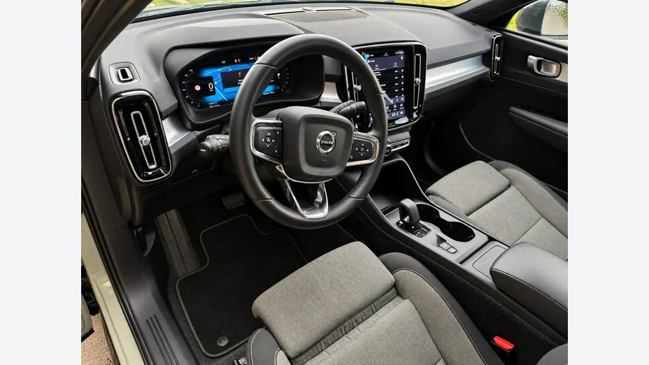 VOLVO XC40 -