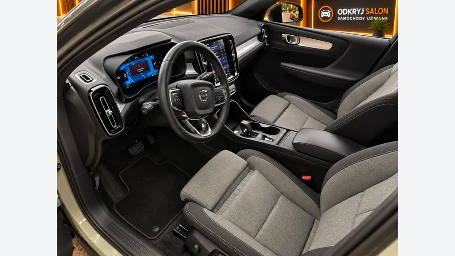 VOLVO XC40 -
