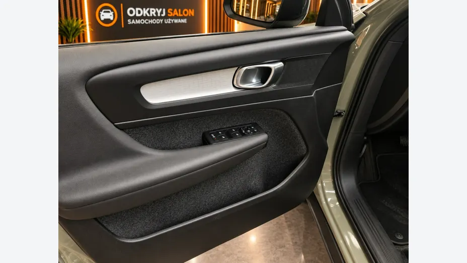 VOLVO XC40 -