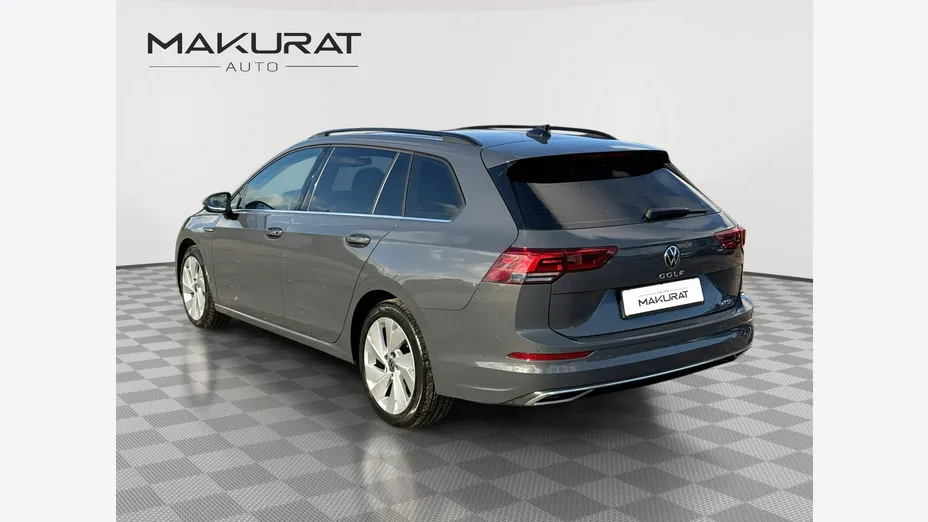 VOLKSWAGEN Golf -