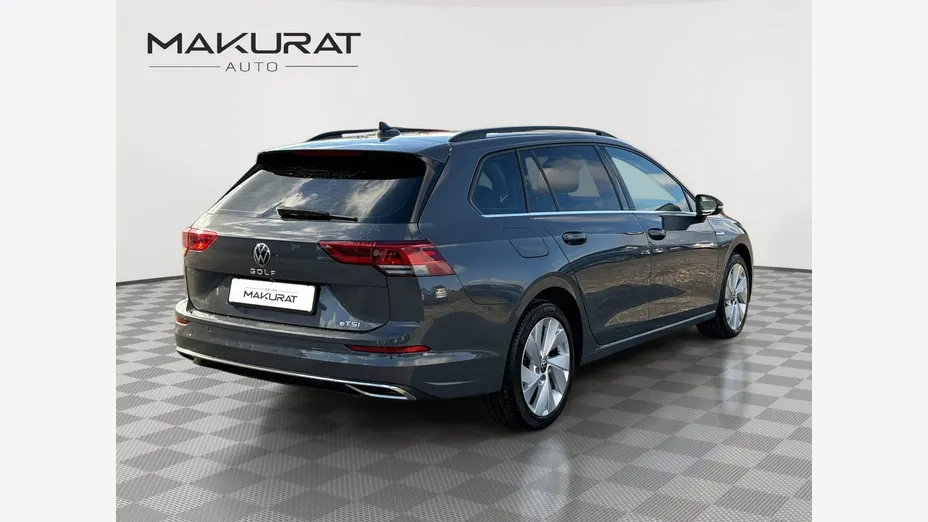 VOLKSWAGEN Golf -