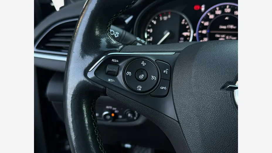 OPEL Insignia -