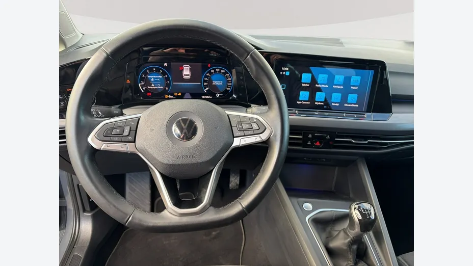 VOLKSWAGEN Golf -
