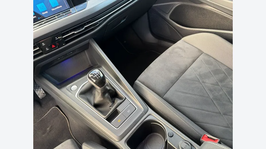 VOLKSWAGEN Golf -