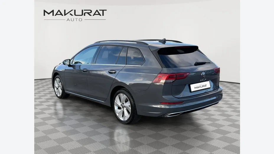 VOLKSWAGEN Golf -
