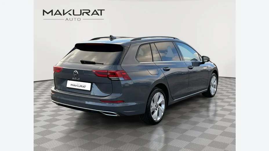 VOLKSWAGEN Golf -