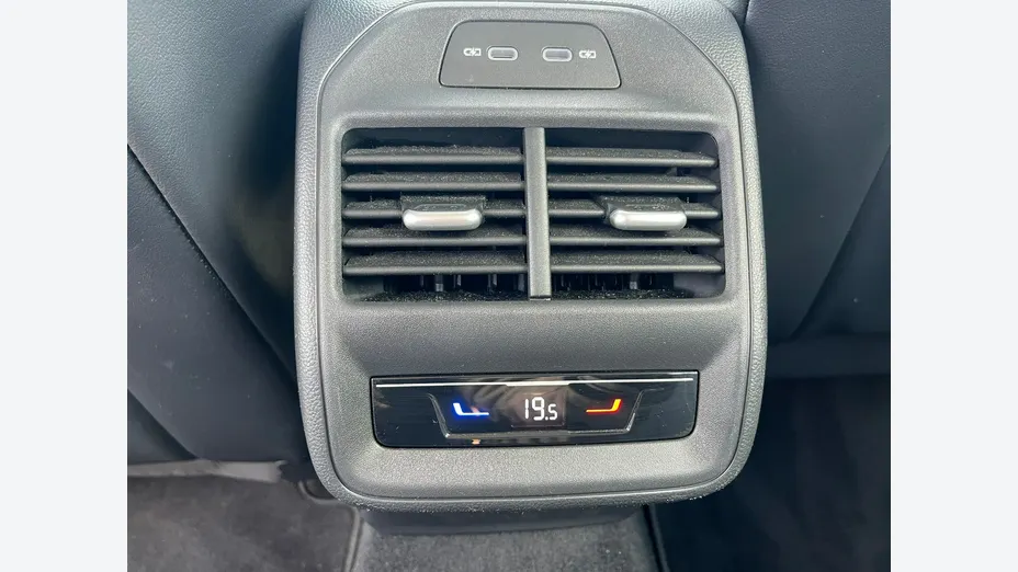 VOLKSWAGEN Passat -