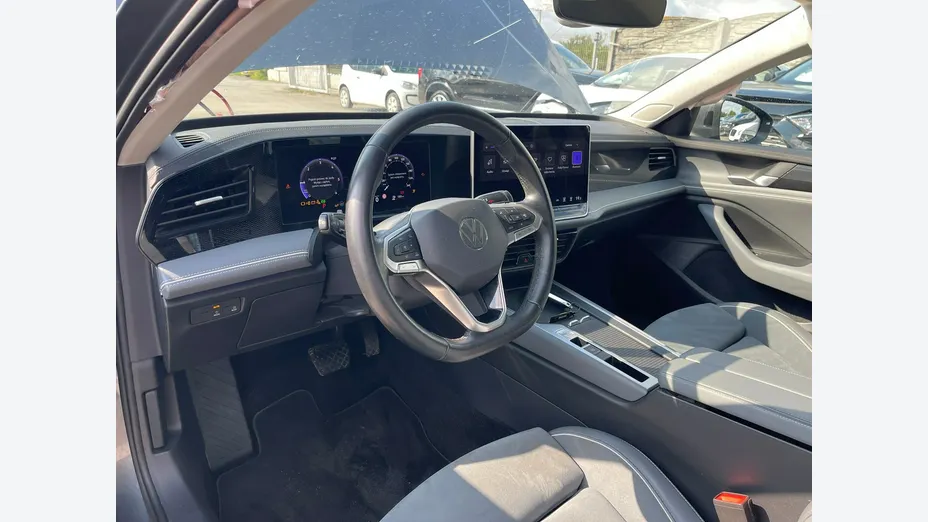 VOLKSWAGEN Passat -