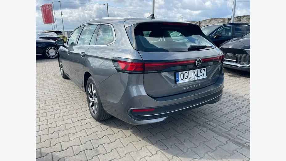 VOLKSWAGEN Passat -